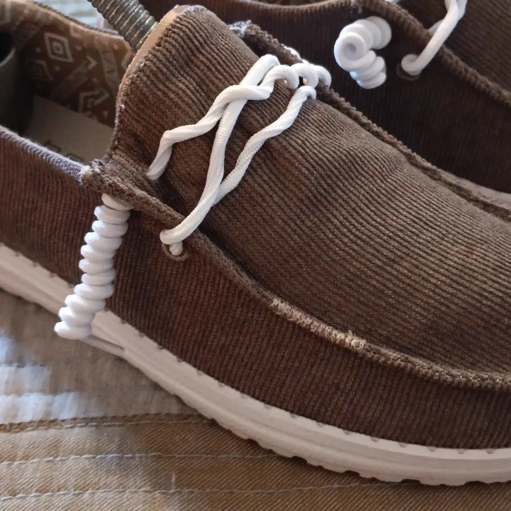 NWOT Hey Dude Wendy Corduroy Chestnut - Picture 11 of 16